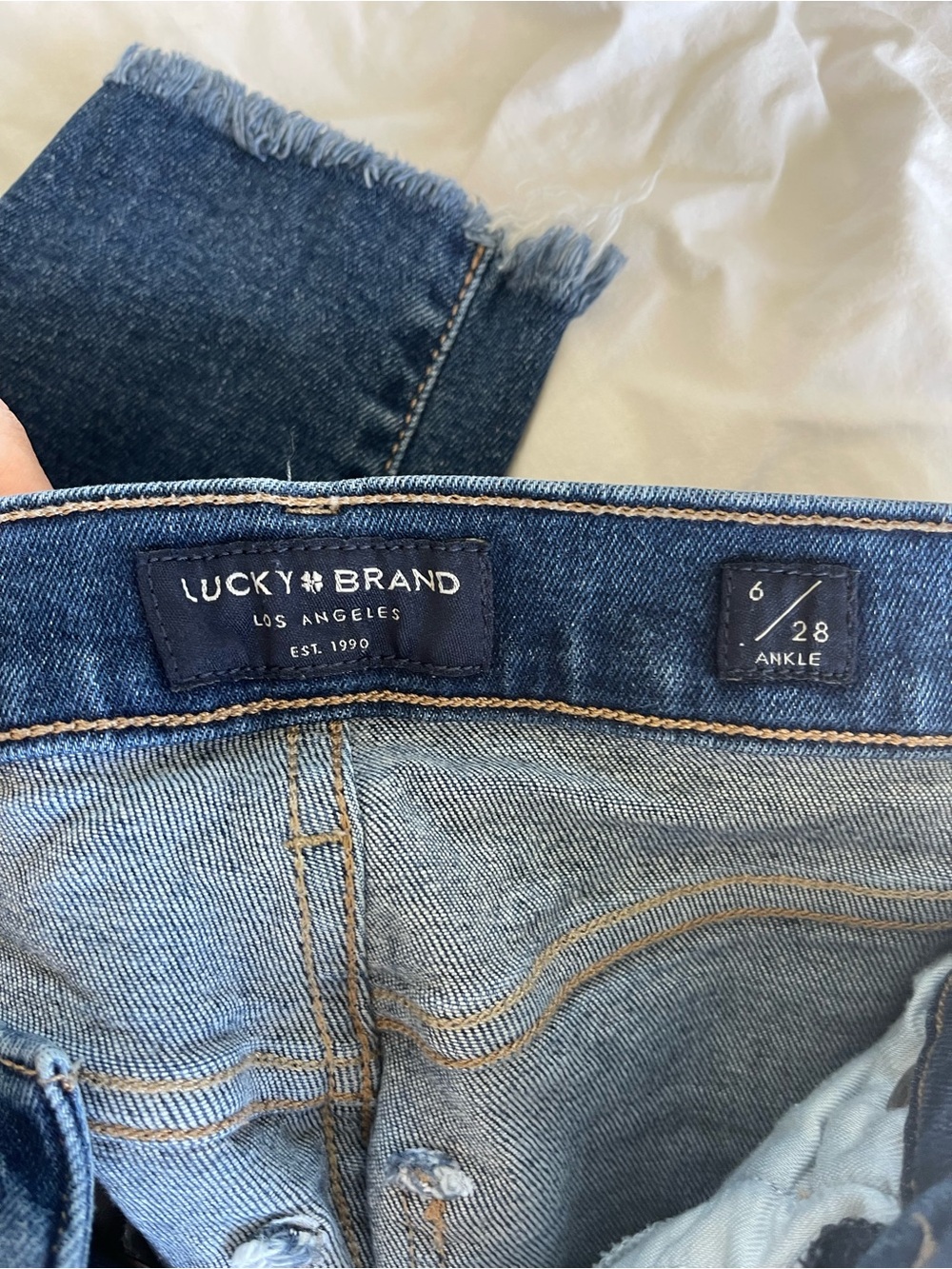 Women's Lucky Brand Jeans - Classic Mid Wash - Picture 3 of 3